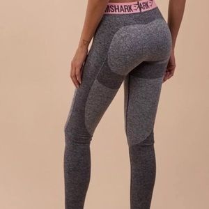 Gym shark flex leggings in charcoal with pink